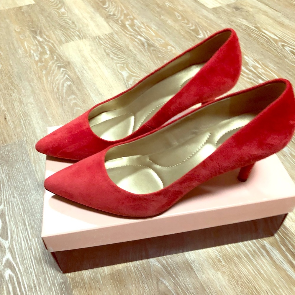 Red sueded pumps